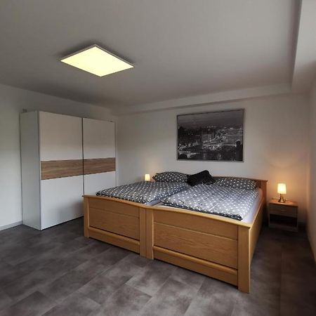 Moderne Wohnung Mit Terrasse Und Eigenem Zugang. Ремшайд Екстер'єр фото